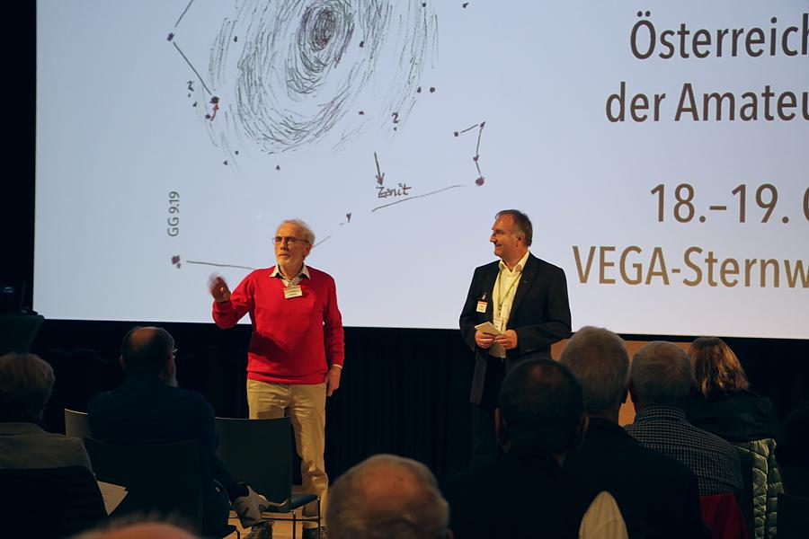 Österreichische Tagung der Amateurastronomen (ÖTA'19), Teilnehmer (ca. 75%) vor der Vega-Sternwarte Salzburg